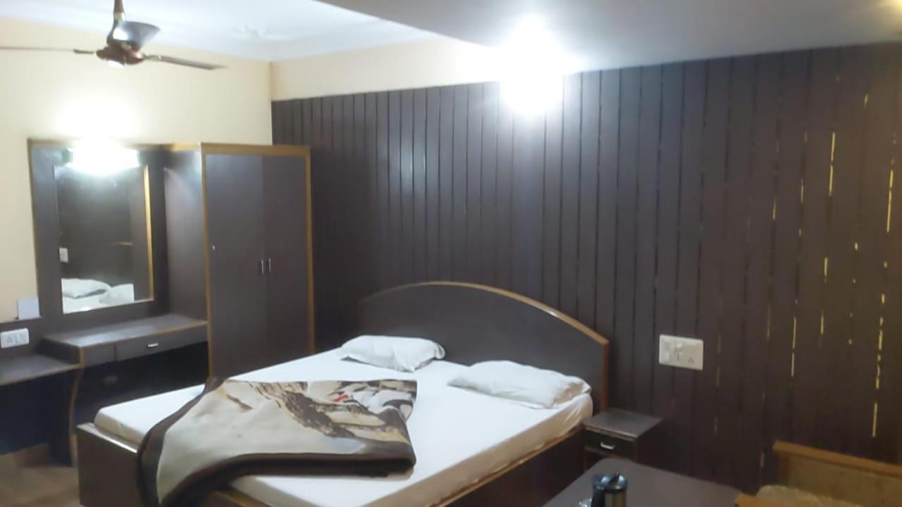 Hotel Raj Deluxe Haridwar Ngoại thất bức ảnh